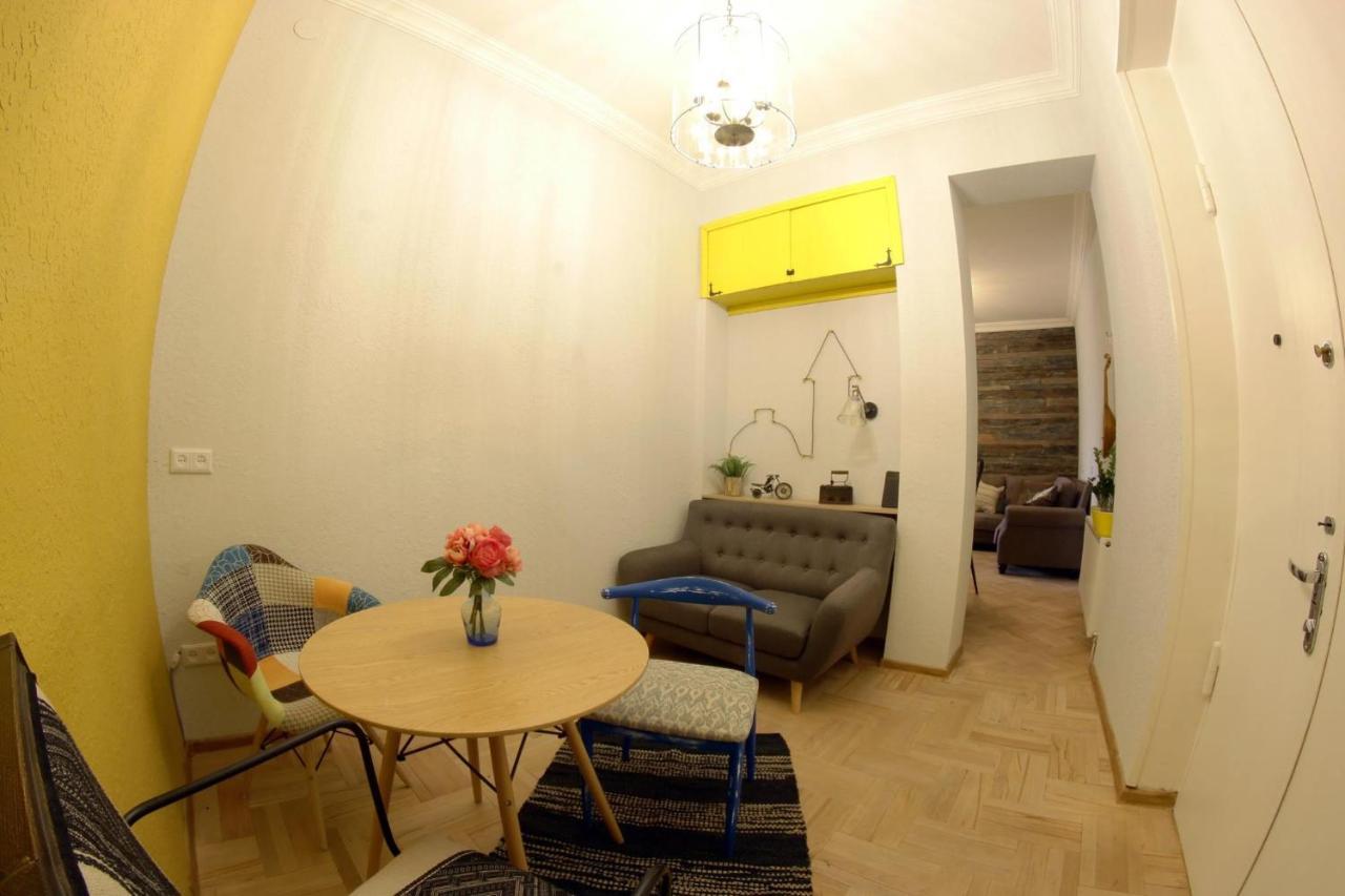 Hostel Nomad Tbilisi Exterior photo